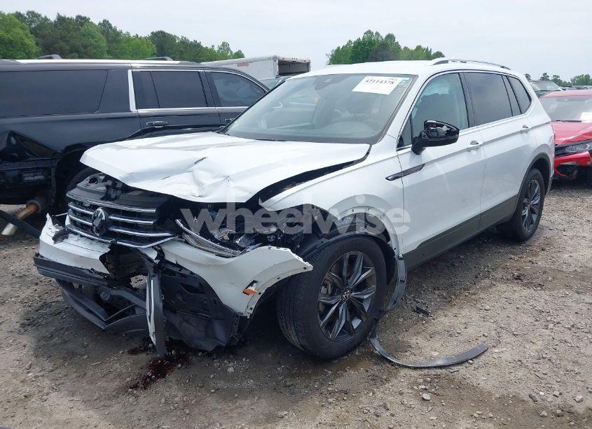 Photo 2 of 2022 Volkswagen Tiguan 2.0T SE (VIN 3VV3B7AX3NM176770)