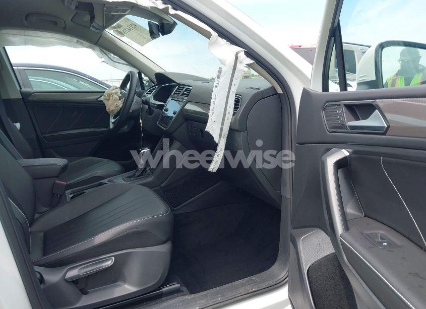 Photo 5 of 2022 Volkswagen Tiguan 2.0T SE (VIN 3VV3B7AX3NM176770)
