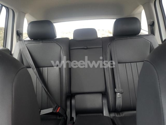 Photo 2 of 2024 VOLKSWAGEN TIGUAN SE (VIN 3VV3B7AX3RM124383)