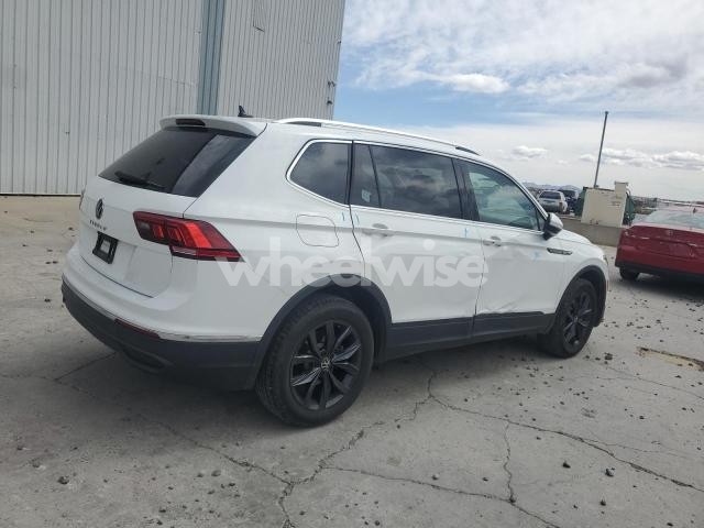 Photo 3 of 2024 VOLKSWAGEN TIGUAN SE (VIN 3VV3B7AX3RM124383)