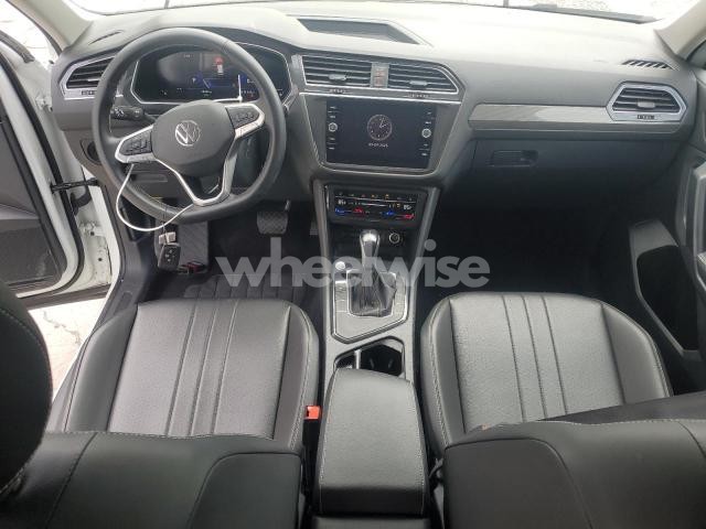 Photo 9 of 2024 VOLKSWAGEN TIGUAN SE (VIN 3VV3B7AX3RM124383)