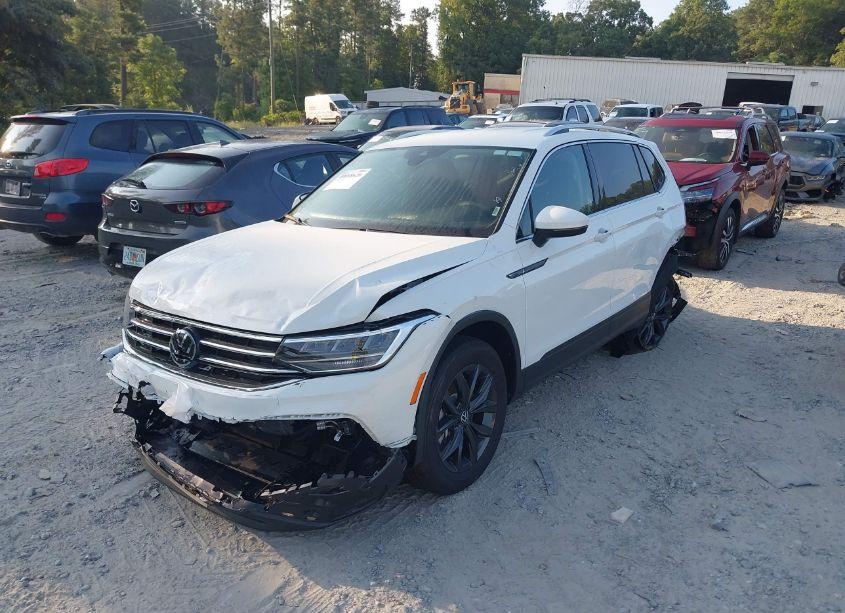 Photo 2 of 2024 Volkswagen Tiguan 2.0T SE (VIN 3VV3B7AX3RM133410)