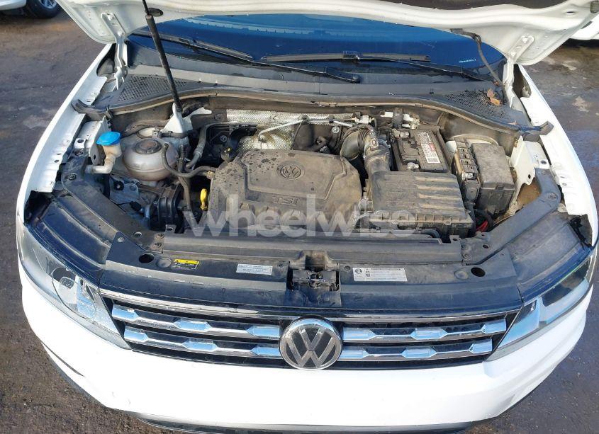 Photo 10 of 2018 Volkswagen Tiguan 2.0T SE/2.0T SEL (VIN 3VV3B7AX4JM120816)