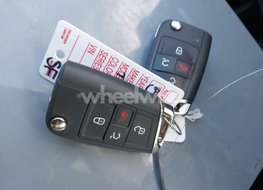 Photo 11 of 2018 Volkswagen Tiguan 2.0T SE/2.0T SEL (VIN 3VV3B7AX4JM120816)