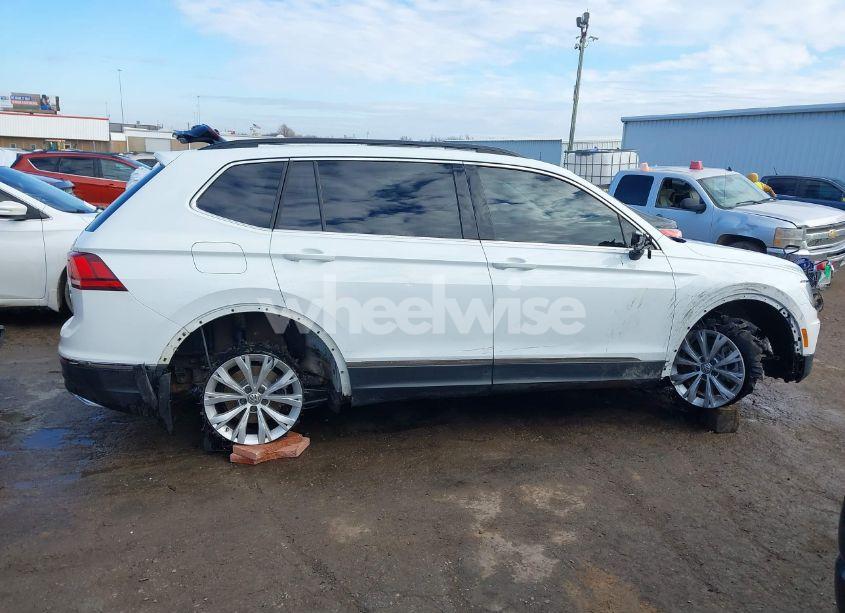 Photo 13 of 2018 Volkswagen Tiguan 2.0T SE/2.0T SEL (VIN 3VV3B7AX4JM120816)