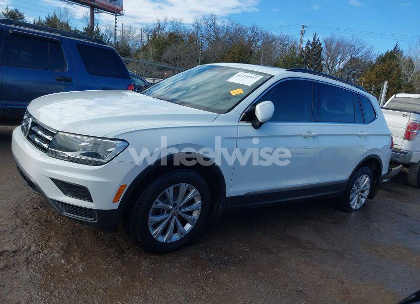 Photo 14 of 2018 Volkswagen Tiguan 2.0T SE/2.0T SEL (VIN 3VV3B7AX4JM120816)