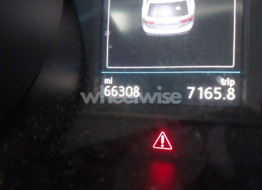 Photo 15 of 2018 Volkswagen Tiguan 2.0T SE/2.0T SEL (VIN 3VV3B7AX4JM120816)