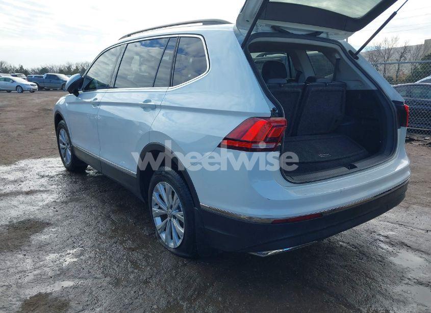 Photo 3 of 2018 Volkswagen Tiguan 2.0T SE/2.0T SEL (VIN 3VV3B7AX4JM120816)