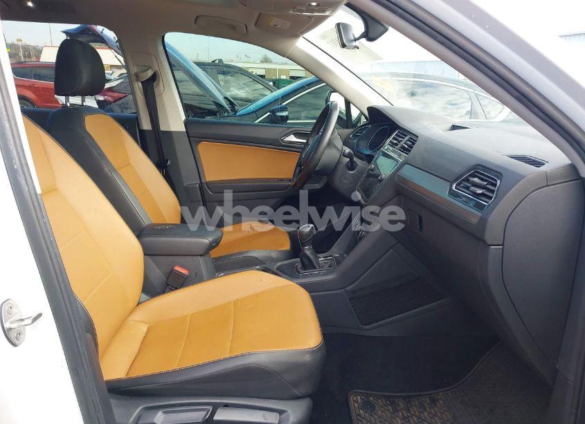 Photo 5 of 2018 Volkswagen Tiguan 2.0T SE/2.0T SEL (VIN 3VV3B7AX4JM120816)