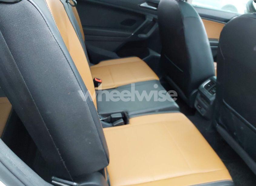 Photo 8 of 2018 Volkswagen Tiguan 2.0T SE/2.0T SEL (VIN 3VV3B7AX4JM120816)