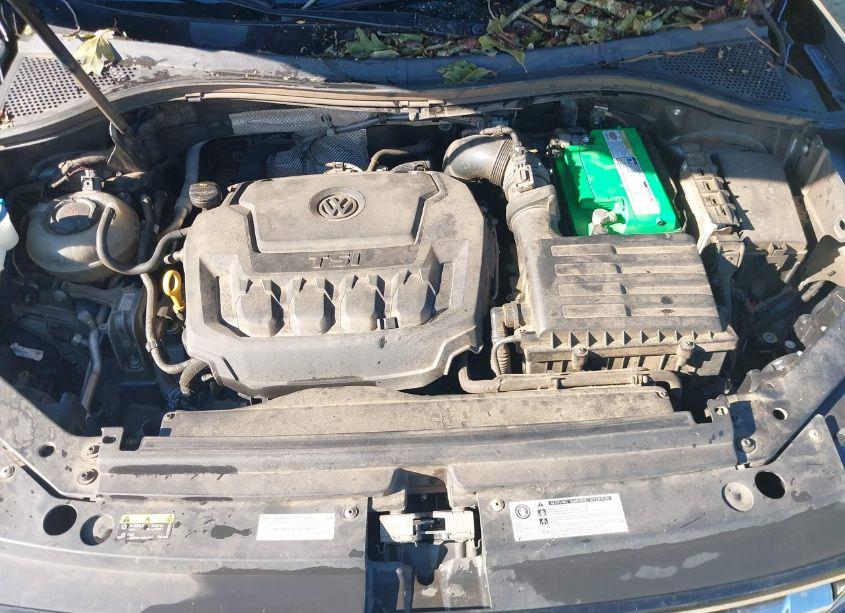 Photo 10 of 2018 Volkswagen Tiguan 2.0T SE/2.0T SEL (VIN 3VV3B7AX4JM171295)