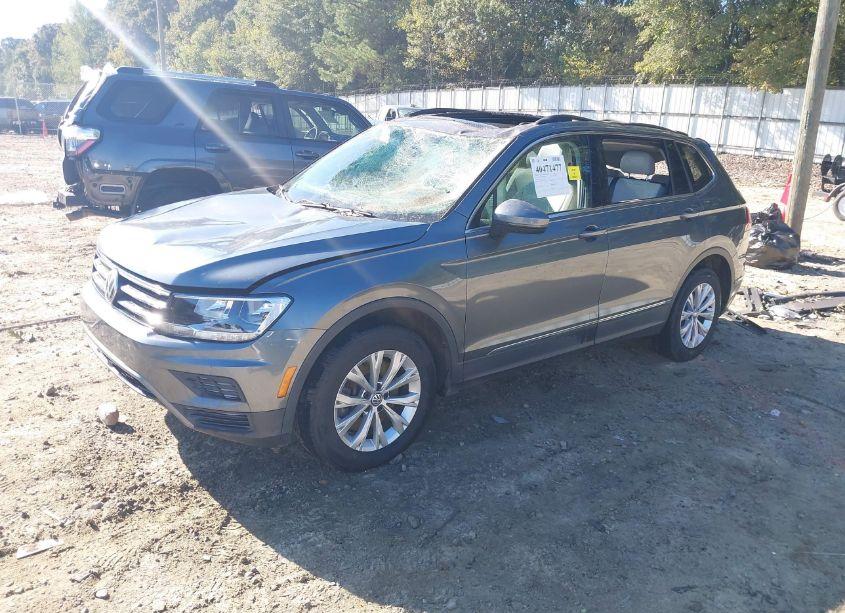 Photo 2 of 2018 Volkswagen Tiguan 2.0T SE/2.0T SEL (VIN 3VV3B7AX4JM171295)