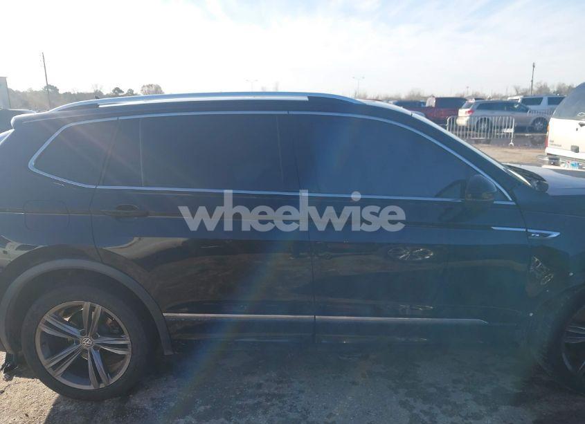 Photo 13 of 2019 Volkswagen Tiguan 2.0T SE/2.0T SEL/2.0T SEL R-LINE/2.0T SEL R-LINE BLACK (VIN 3VV3B7AX4KM052633)