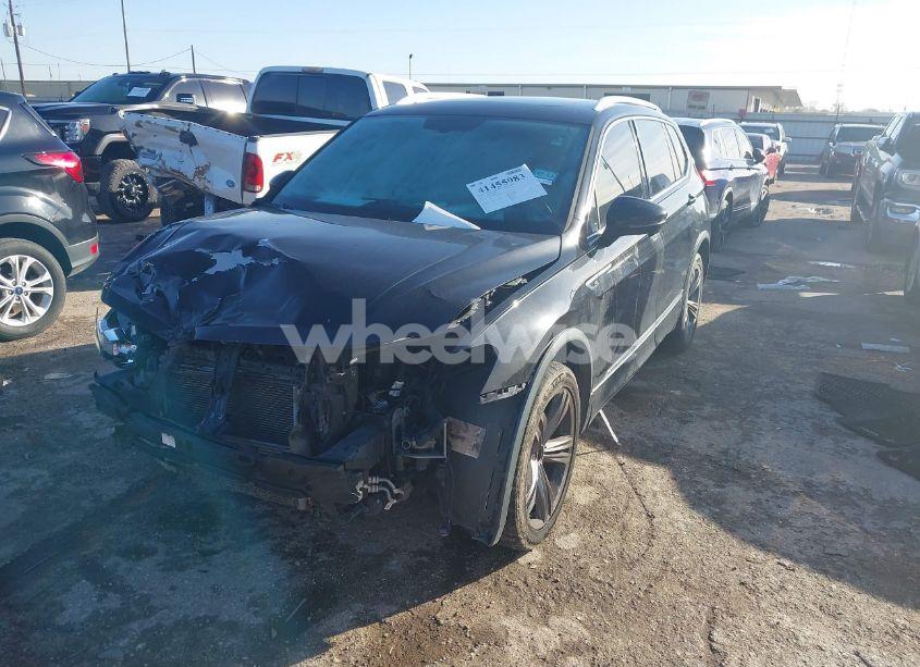 Photo 2 of 2019 Volkswagen Tiguan 2.0T SE/2.0T SEL/2.0T SEL R-LINE/2.0T SEL R-LINE BLACK (VIN 3VV3B7AX4KM052633)