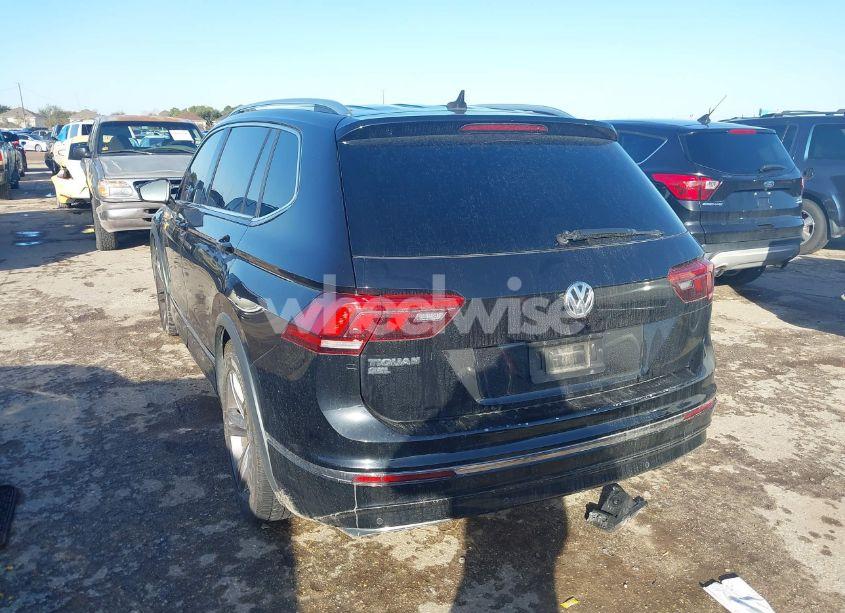 Photo 3 of 2019 Volkswagen Tiguan 2.0T SE/2.0T SEL/2.0T SEL R-LINE/2.0T SEL R-LINE BLACK (VIN 3VV3B7AX4KM052633)