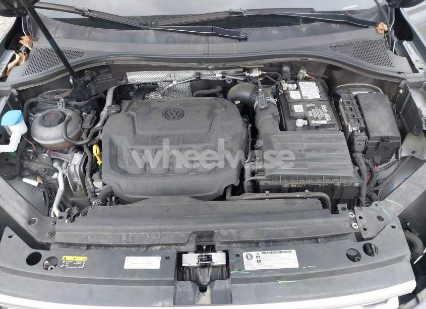 Photo 10 of 2019 Volkswagen Tiguan 2.0T SE/2.0T SEL/2.0T SEL R-LINE/2.0T SEL R-LINE BLACK (VIN 3VV3B7AX4KM061509)