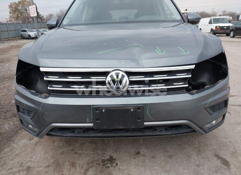 Photo 12 of 2019 Volkswagen Tiguan 2.0T SE/2.0T SEL/2.0T SEL R-LINE/2.0T SEL R-LINE BLACK (VIN 3VV3B7AX4KM061509)