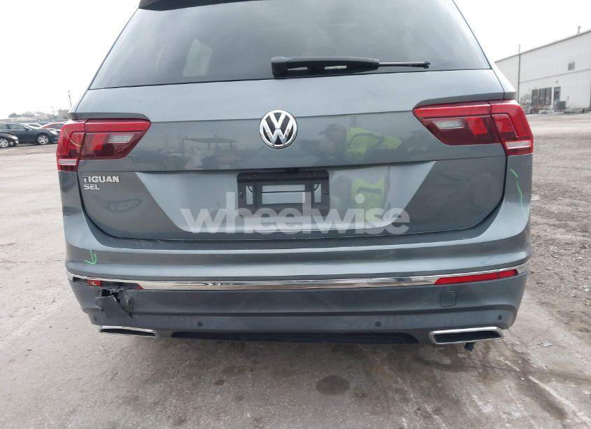 Photo 16 of 2019 Volkswagen Tiguan 2.0T SE/2.0T SEL/2.0T SEL R-LINE/2.0T SEL R-LINE BLACK (VIN 3VV3B7AX4KM061509)