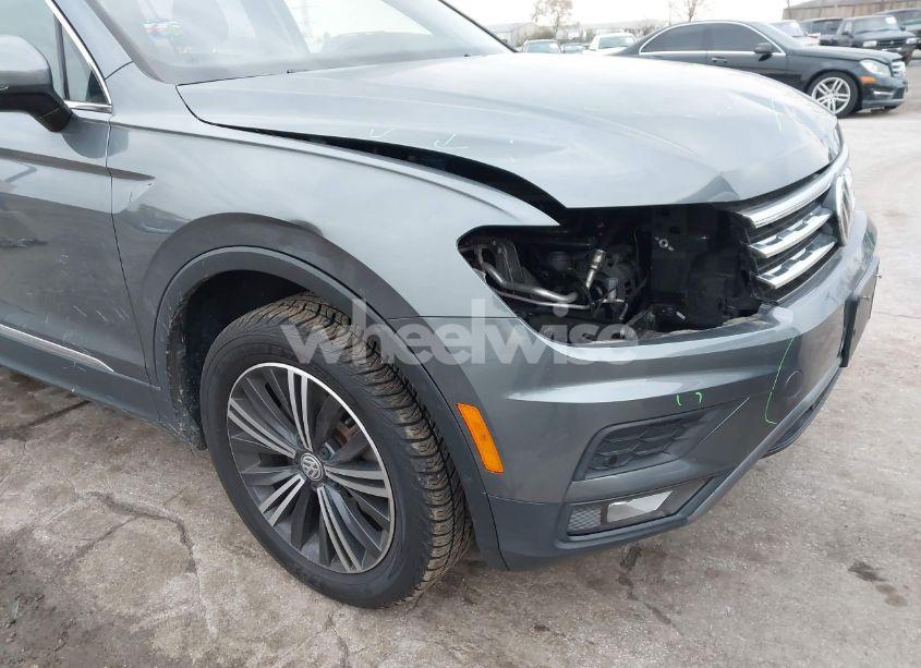 Photo 17 of 2019 Volkswagen Tiguan 2.0T SE/2.0T SEL/2.0T SEL R-LINE/2.0T SEL R-LINE BLACK (VIN 3VV3B7AX4KM061509)