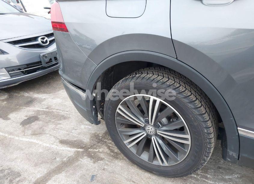 Photo 18 of 2019 Volkswagen Tiguan 2.0T SE/2.0T SEL/2.0T SEL R-LINE/2.0T SEL R-LINE BLACK (VIN 3VV3B7AX4KM061509)