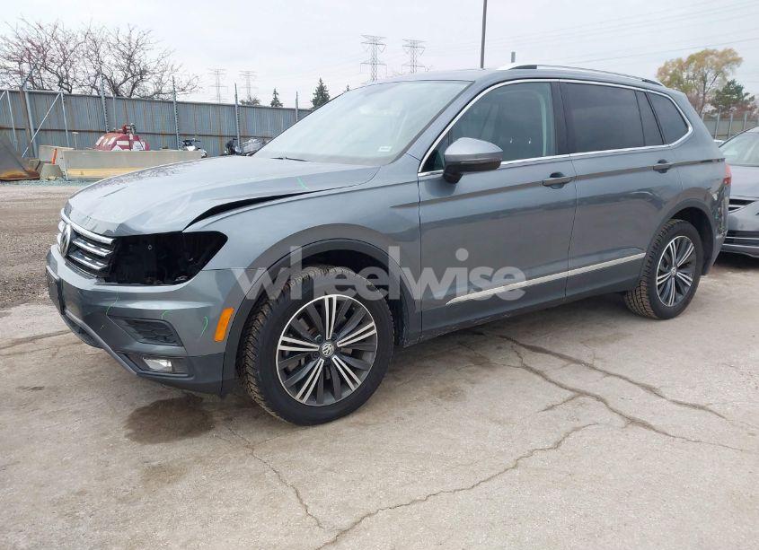 Photo 2 of 2019 Volkswagen Tiguan 2.0T SE/2.0T SEL/2.0T SEL R-LINE/2.0T SEL R-LINE BLACK (VIN 3VV3B7AX4KM061509)