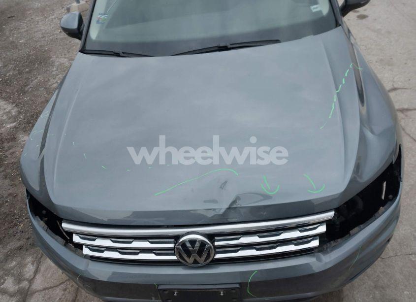 Photo 21 of 2019 Volkswagen Tiguan 2.0T SE/2.0T SEL/2.0T SEL R-LINE/2.0T SEL R-LINE BLACK (VIN 3VV3B7AX4KM061509)