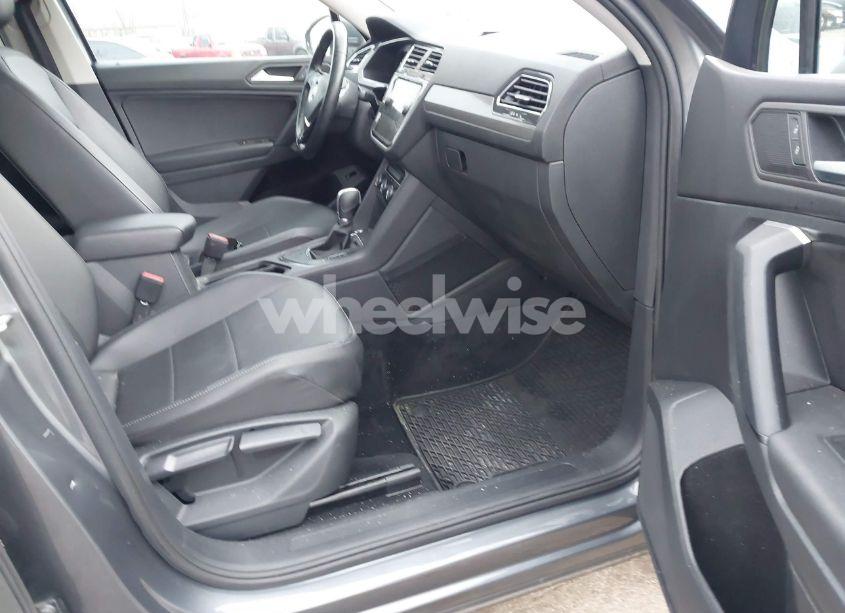 Photo 5 of 2019 Volkswagen Tiguan 2.0T SE/2.0T SEL/2.0T SEL R-LINE/2.0T SEL R-LINE BLACK (VIN 3VV3B7AX4KM061509)