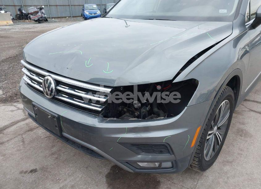 Photo 6 of 2019 Volkswagen Tiguan 2.0T SE/2.0T SEL/2.0T SEL R-LINE/2.0T SEL R-LINE BLACK (VIN 3VV3B7AX4KM061509)