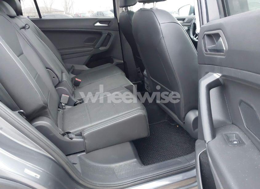 Photo 8 of 2019 Volkswagen Tiguan 2.0T SE/2.0T SEL/2.0T SEL R-LINE/2.0T SEL R-LINE BLACK (VIN 3VV3B7AX4KM061509)