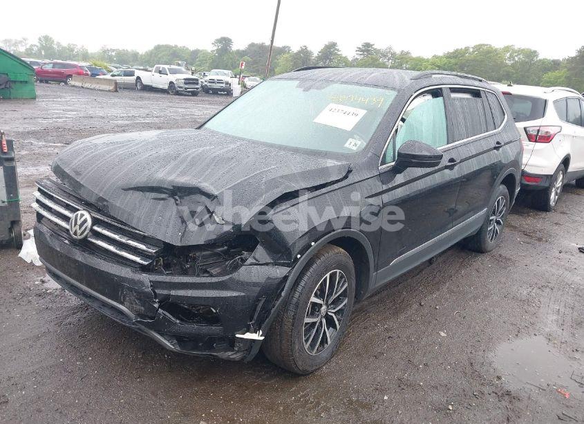 Photo 2 of 2021 Volkswagen Tiguan 2.0T SE/2.0T SE R-LINE BLACK/2.0T SEL (VIN 3VV3B7AX4MM114454)