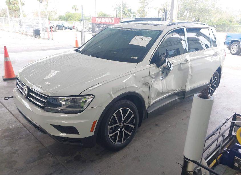 Photo 2 of 2021 Volkswagen Tiguan 2.0T SE/2.0T SE R-LINE BLACK/2.0T SEL (VIN 3VV3B7AX4MM144151)