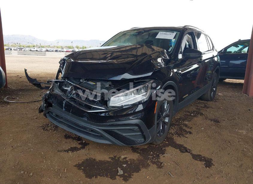 Photo 2 of 2022 Volkswagen Tiguan 2.0T SE (VIN 3VV3B7AX4NM109997)