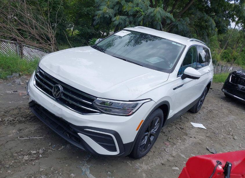 Photo 2 of 2024 Volkswagen Tiguan 2.0T SE (VIN 3VV3B7AX4RM133402)