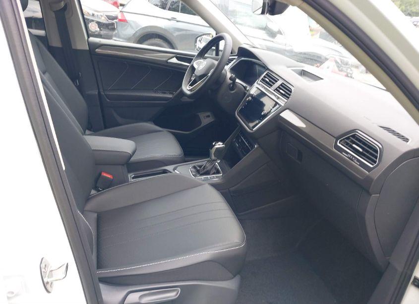 Photo 5 of 2024 Volkswagen Tiguan 2.0T SE (VIN 3VV3B7AX4RM133402)