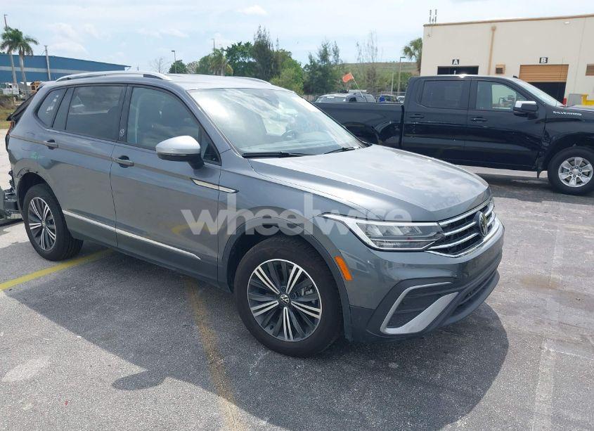 2024 Volkswagen Tiguan (VIN 3VV3B7AX4RM203903) main photo