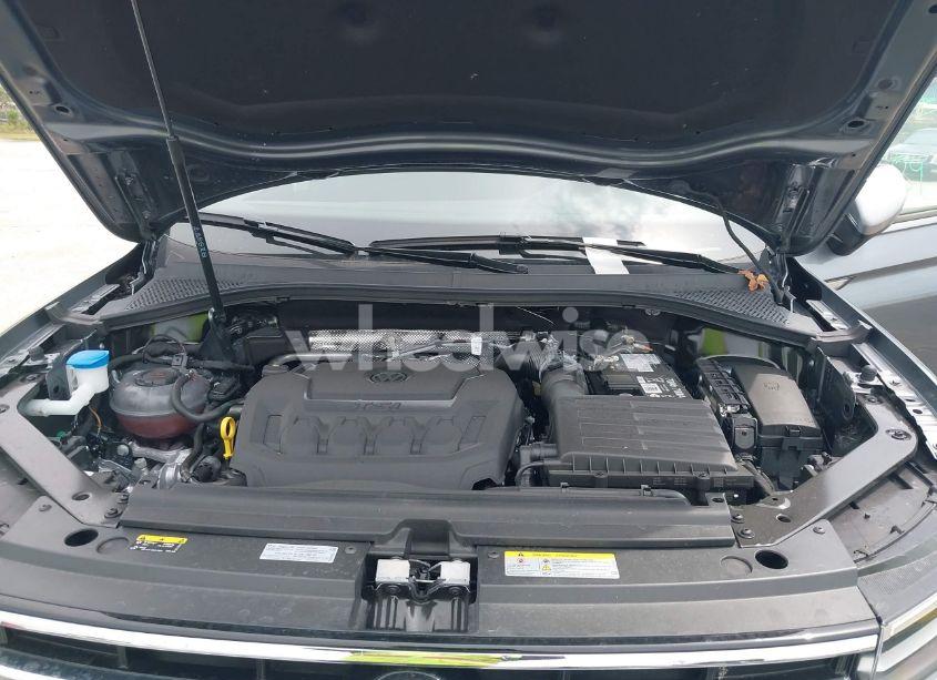Photo 10 of 2024 Volkswagen Tiguan (VIN 3VV3B7AX4RM203903)