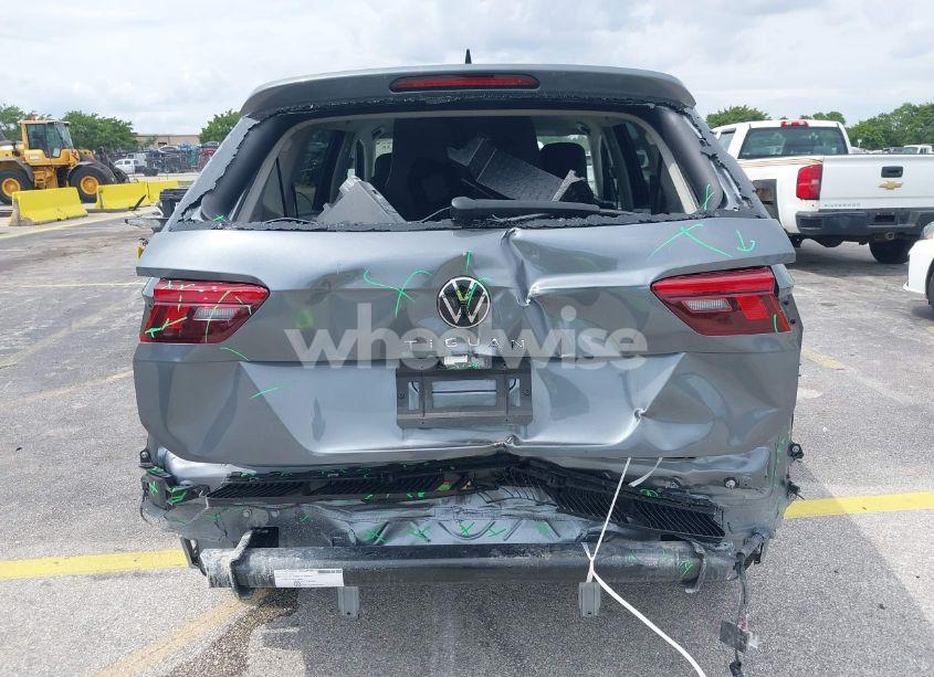 Photo 6 of 2024 Volkswagen Tiguan (VIN 3VV3B7AX4RM203903)
