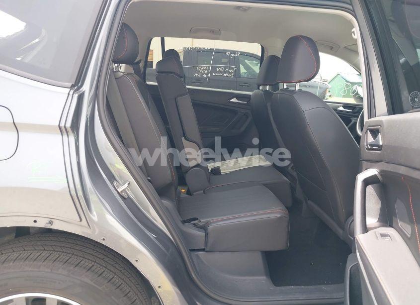 Photo 8 of 2024 Volkswagen Tiguan (VIN 3VV3B7AX4RM203903)