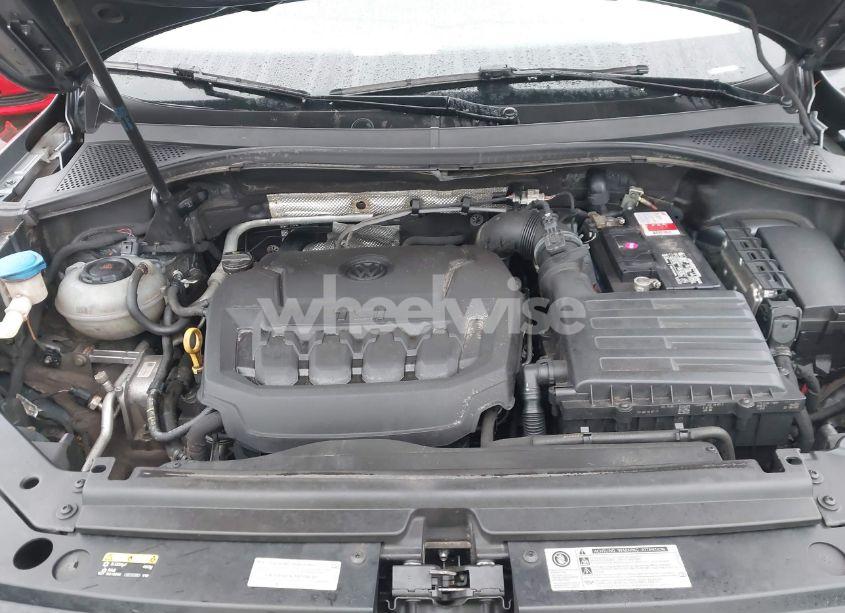 Photo 10 of 2018 Volkswagen Tiguan 2.0T SE/2.0T SEL (VIN 3VV3B7AX5JM026864)