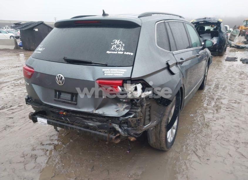 Photo 4 of 2018 Volkswagen Tiguan 2.0T SE/2.0T SEL (VIN 3VV3B7AX5JM026864)