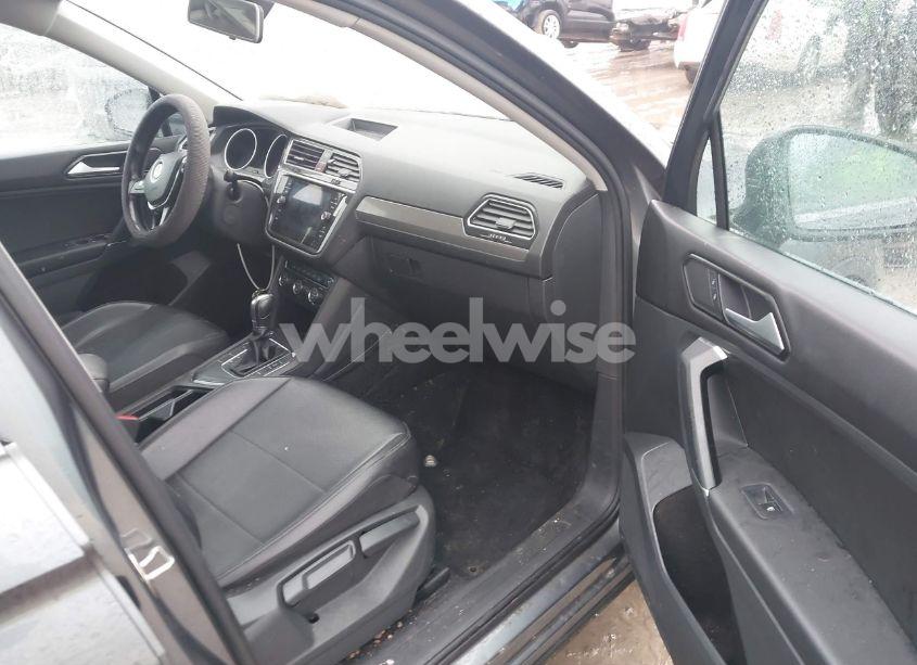 Photo 5 of 2018 Volkswagen Tiguan 2.0T SE/2.0T SEL (VIN 3VV3B7AX5JM026864)