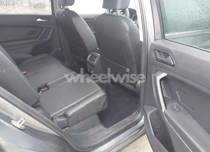 Photo 8 of 2018 Volkswagen Tiguan 2.0T SE/2.0T SEL (VIN 3VV3B7AX5JM026864)