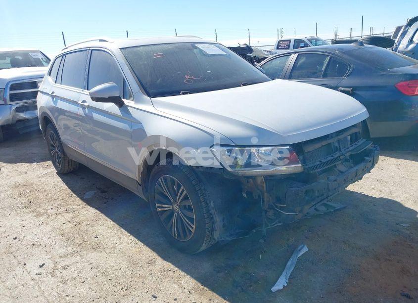 2018 Volkswagen Tiguan 2.0T SE/2.0T SEL (VIN 3VV3B7AX5JM047469) main photo