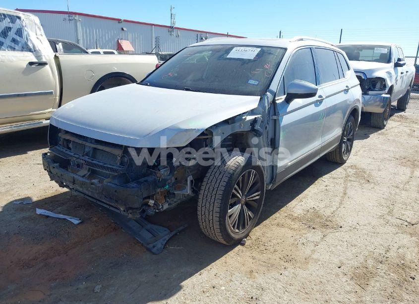 Photo 2 of 2018 Volkswagen Tiguan 2.0T SE/2.0T SEL (VIN 3VV3B7AX5JM047469)