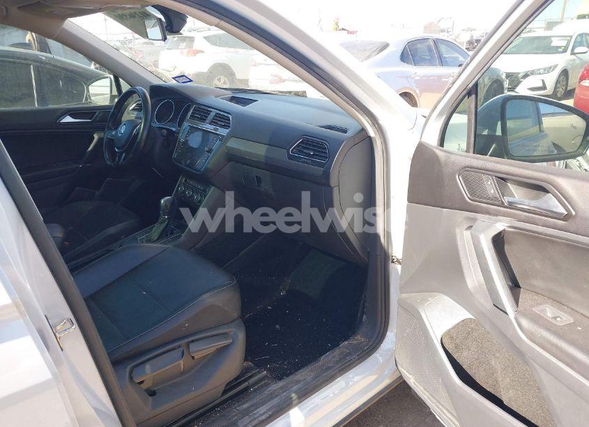 Photo 5 of 2018 Volkswagen Tiguan 2.0T SE/2.0T SEL (VIN 3VV3B7AX5JM047469)