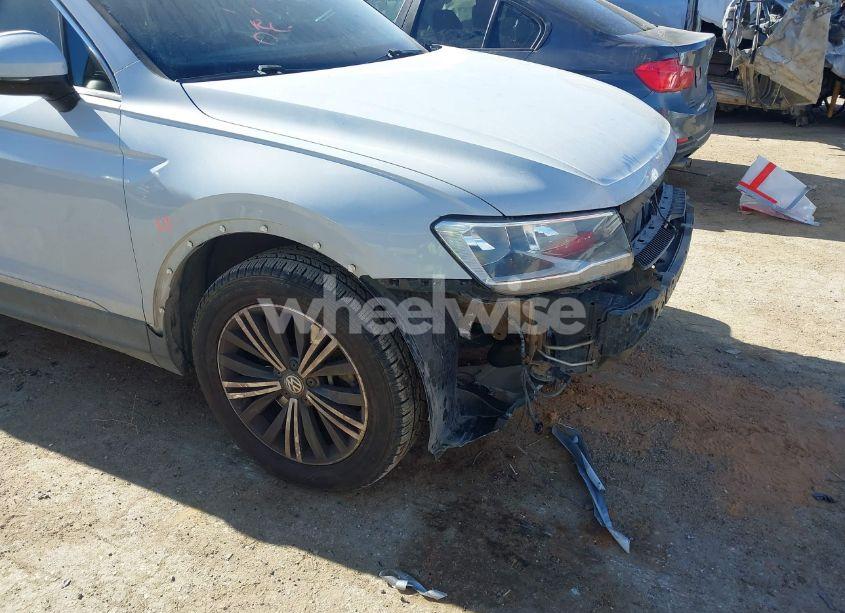 Photo 6 of 2018 Volkswagen Tiguan 2.0T SE/2.0T SEL (VIN 3VV3B7AX5JM047469)