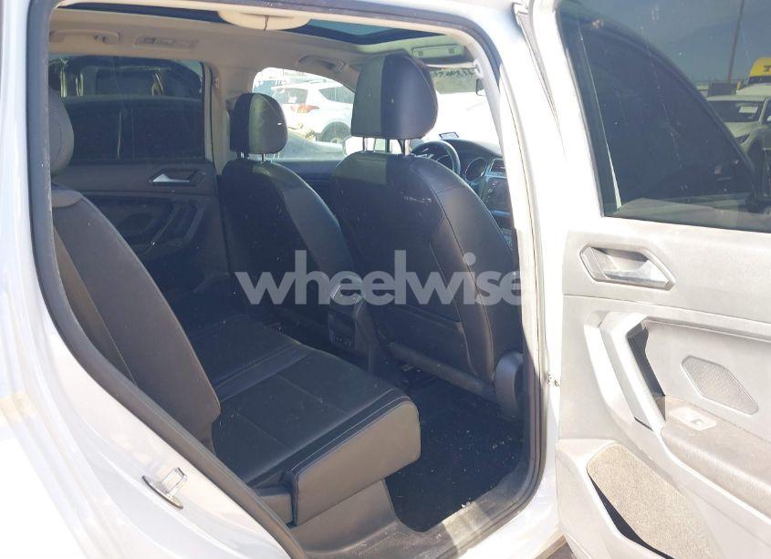 Photo 8 of 2018 Volkswagen Tiguan 2.0T SE/2.0T SEL (VIN 3VV3B7AX5JM047469)