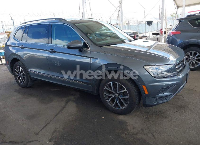 2018 Volkswagen Tiguan 2.0T SE/2.0T SEL (VIN 3VV3B7AX5JM190020) main photo