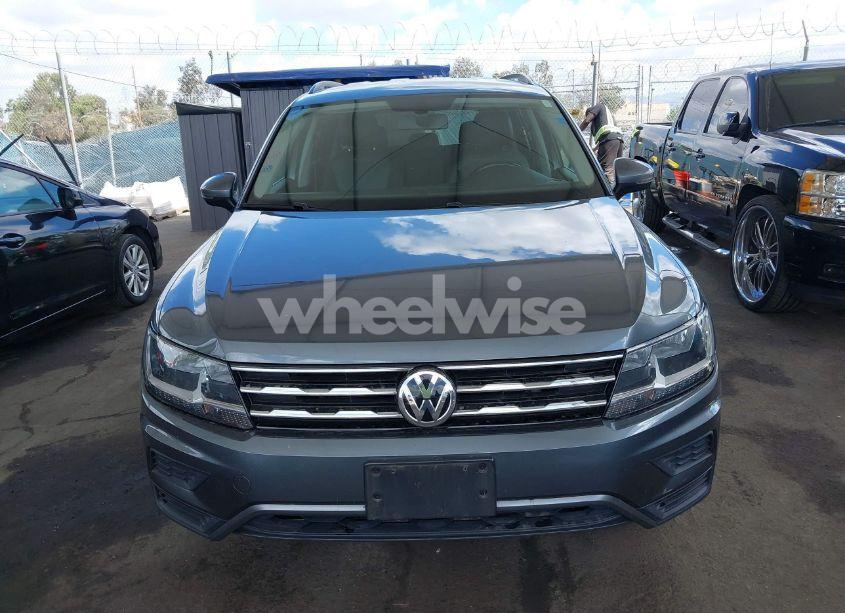 Photo 13 of 2018 Volkswagen Tiguan 2.0T SE/2.0T SEL (VIN 3VV3B7AX5JM190020)