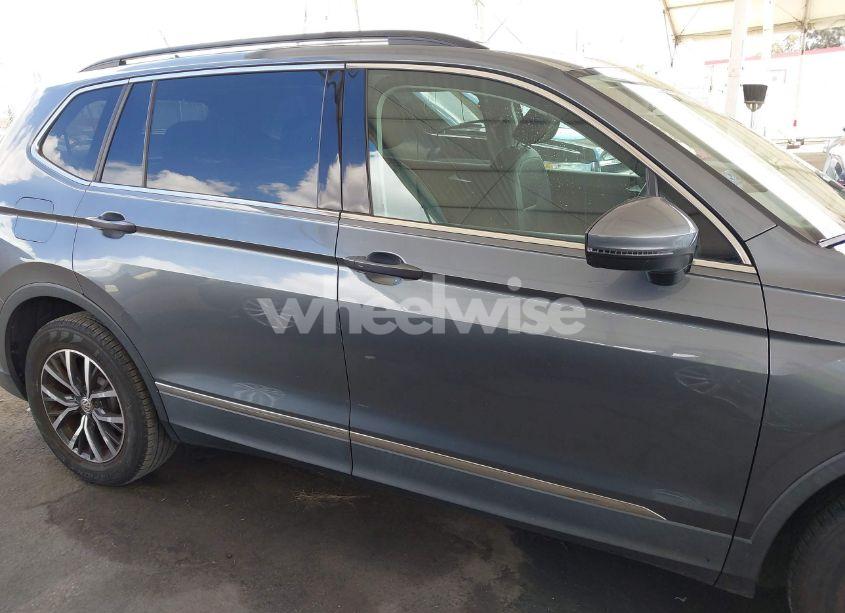 Photo 14 of 2018 Volkswagen Tiguan 2.0T SE/2.0T SEL (VIN 3VV3B7AX5JM190020)